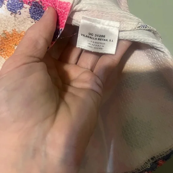 Vilagallo Sleeveless V-Neck Sequin Patchwork Print Top - Multicolor - Picture 6 of 8